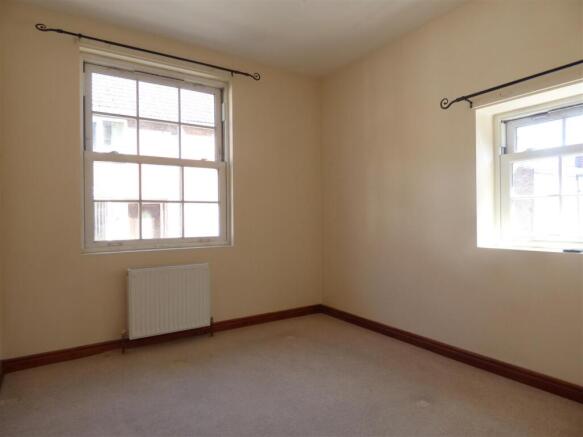 2 bed End of Terrace to rent Image 5