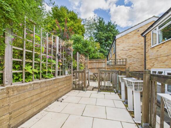 CAM02136G0-PR0463-STILL009