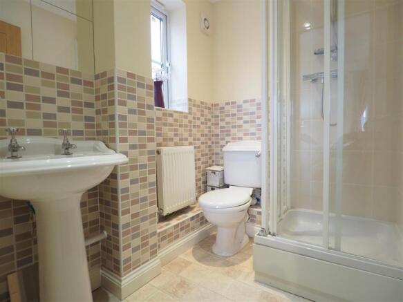 En-Suite Shower Room 048