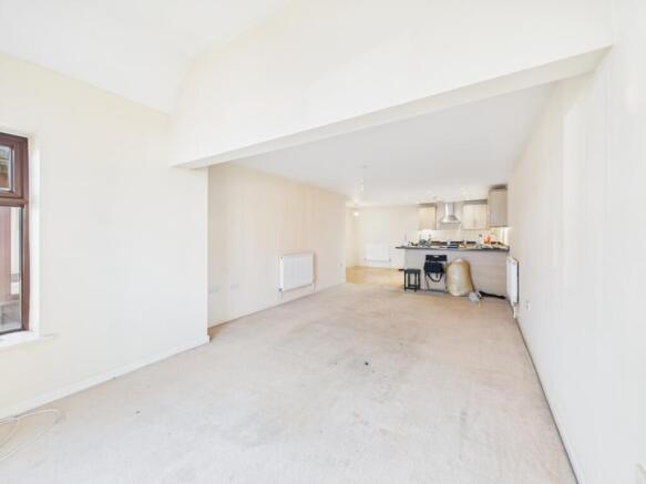 CAM01721G0-PR0106-STILL005