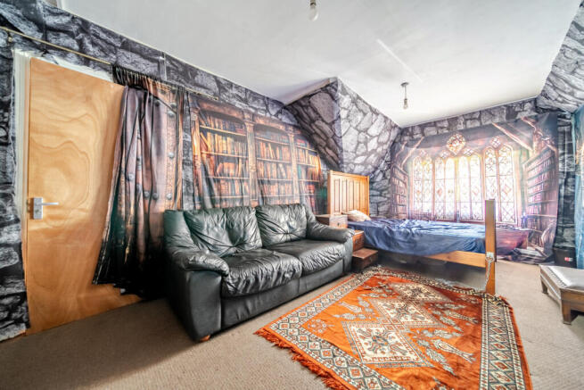 6 bed Semi-Detached for sale Image 10