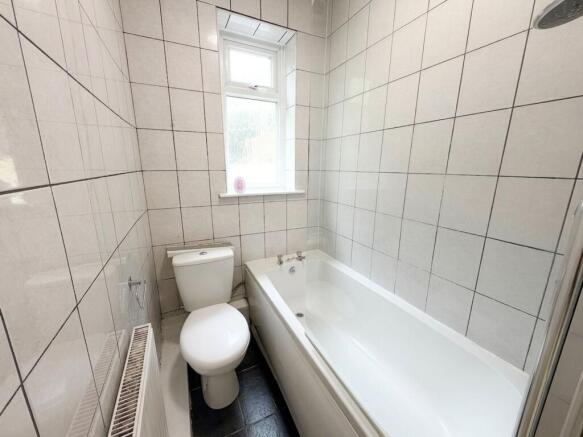 3 bed Semi-Detached to rent Image 7
