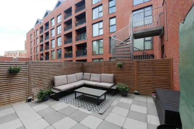 3 bed Town House for sale Image 9