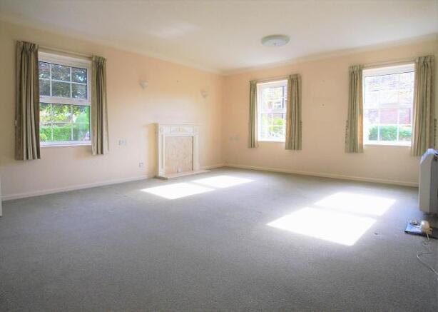 Sitting/dining room