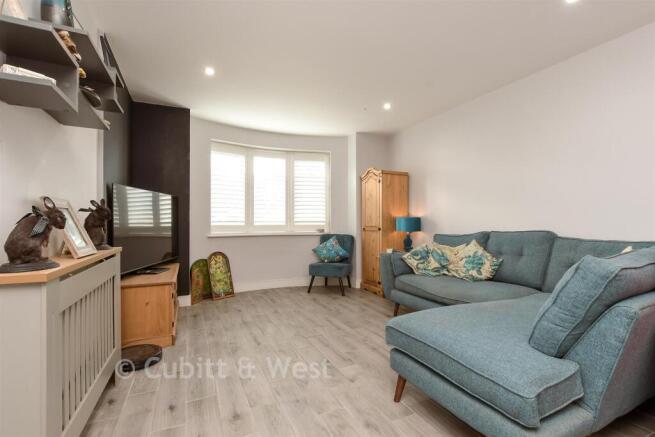 Lounge/Dining Area