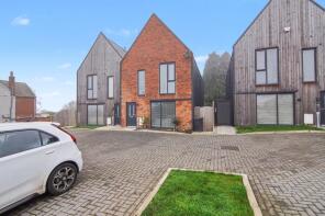 4, Harrowfield Close, Nuneaton CV10 9UB