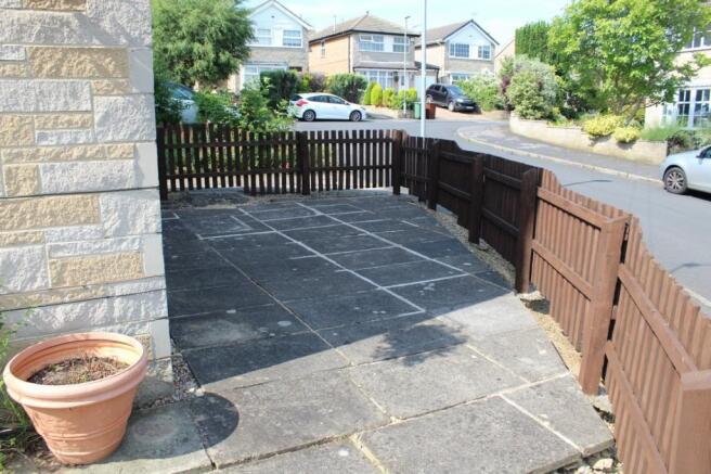 Front Garden Continu