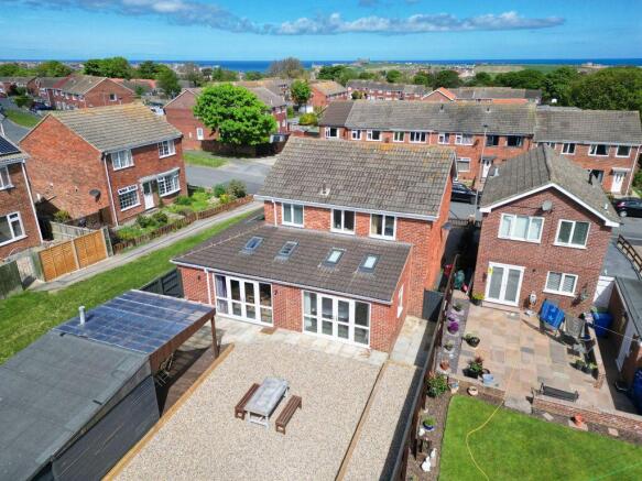 4 bed Detached for sale in whitby