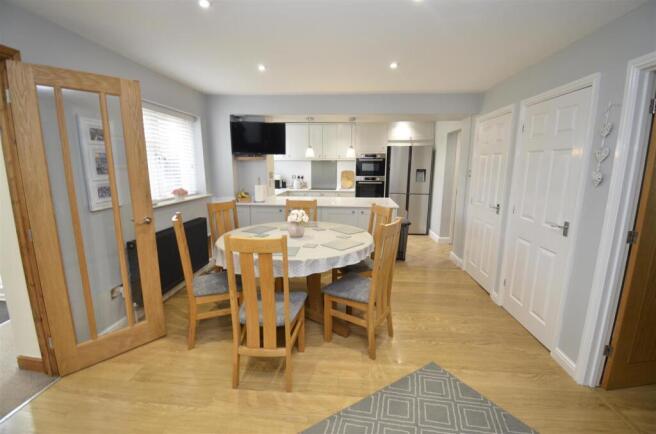 KITCHEN/ DINER