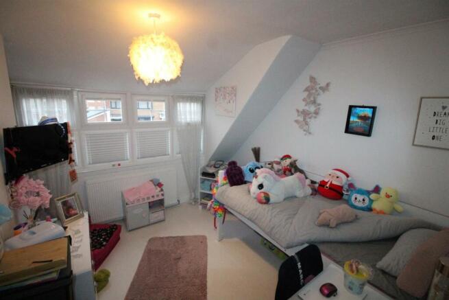 214 Low Grange Ave-Bed2.JPG