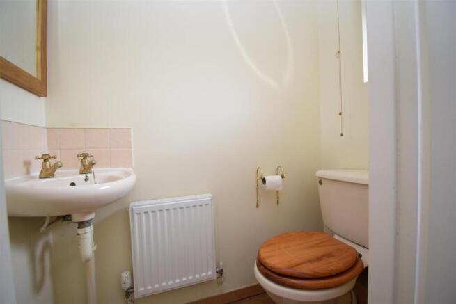 2 bed Semi-Detached to rent Image 9