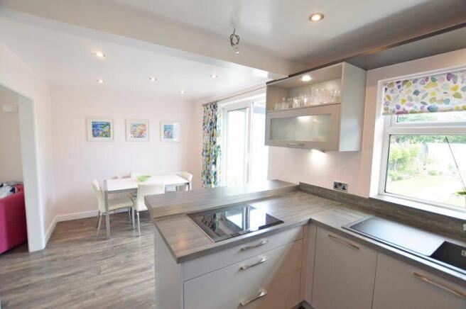 KITCHEN DINER