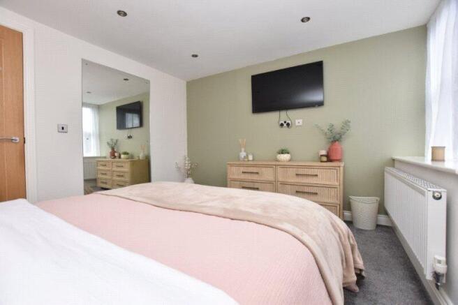 2 bed Apartment for sale Image 8