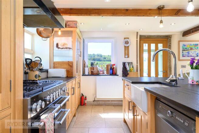 4 bed Semi-Detached for sale Image 7