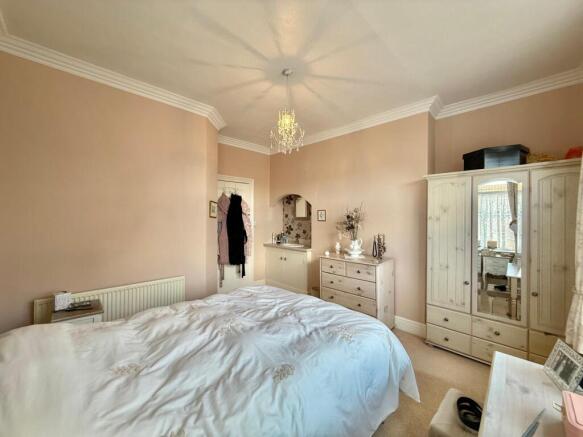 5 bed Semi-Detached for sale Image 11
