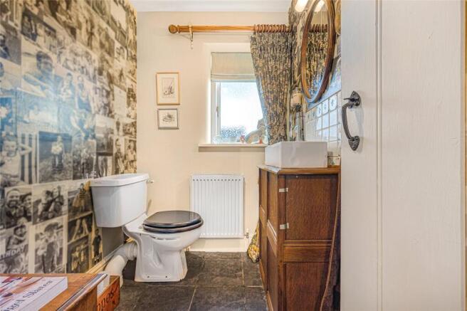 2pc Cloakroom