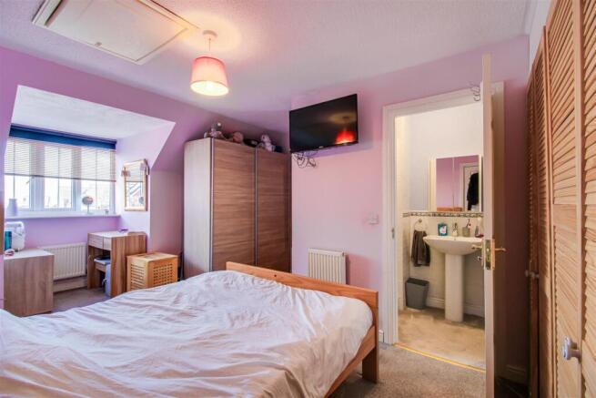 4 bed Terraced for sale Image 11