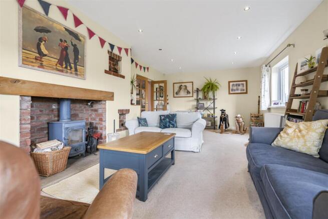 4 bed Detached for sale Image 9