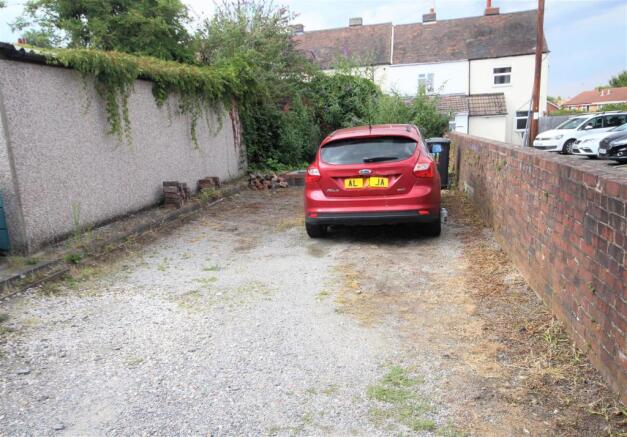 parking to rear.JPG