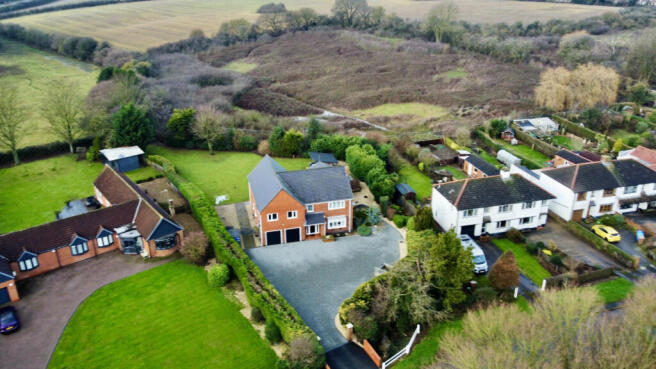 4 Bedroom House - detached for Sale