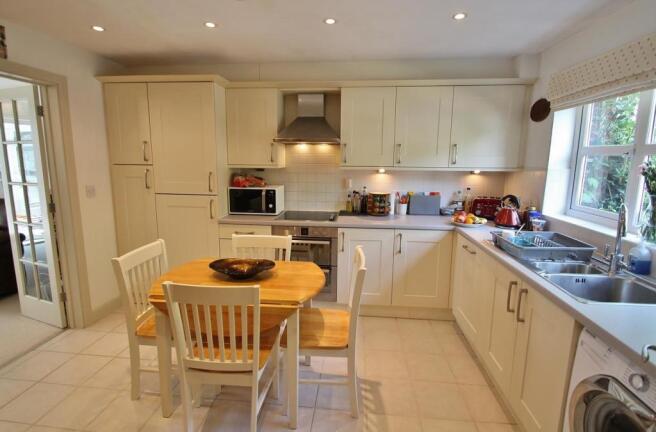 Kitchen 2.JPG
