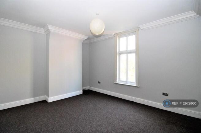 5 bed Detached to rent Image 7