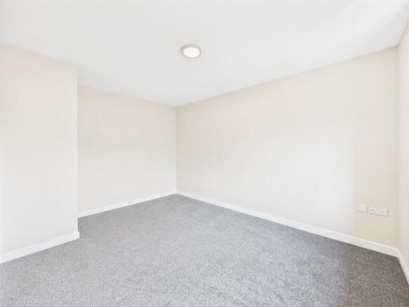 2 bed Flat for sale Image 7
