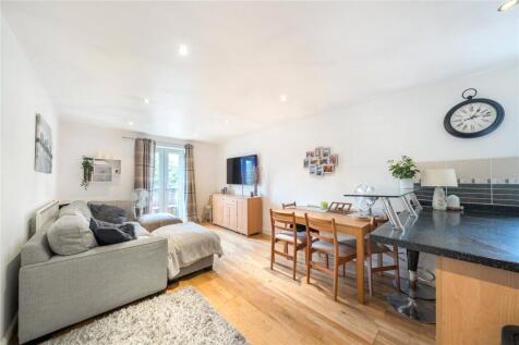 The Gables, 26 Highthorne Court, Leeds, LS17