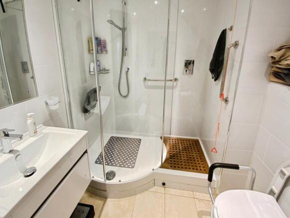 2 bed Apartment for sale Image 8