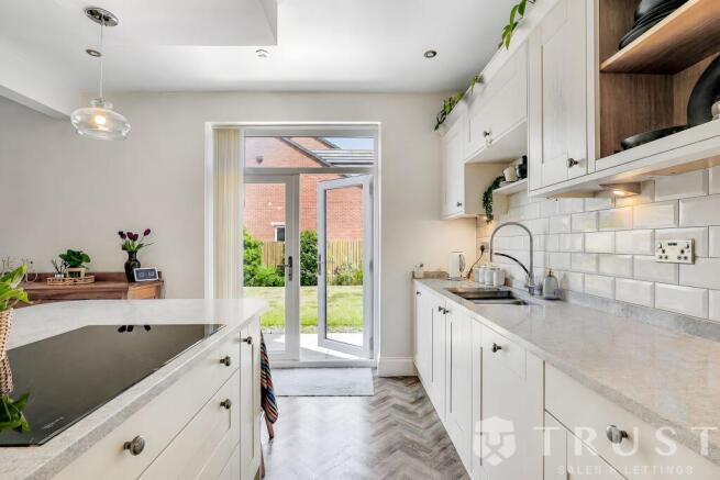 4 bed Detached for sale Image 8