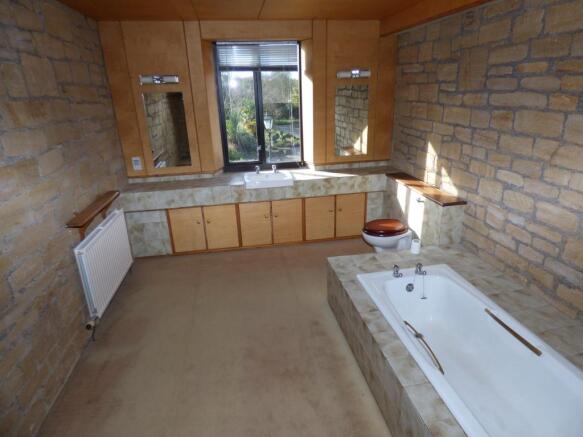 En-suite Bathroom on