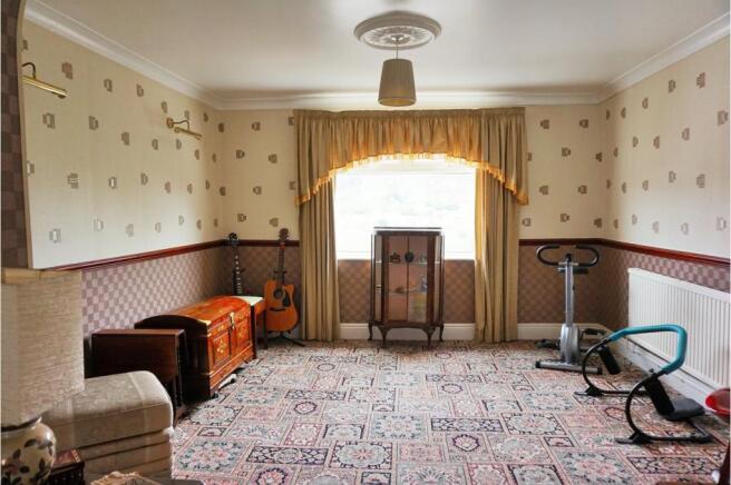 Lounge/Dining Room