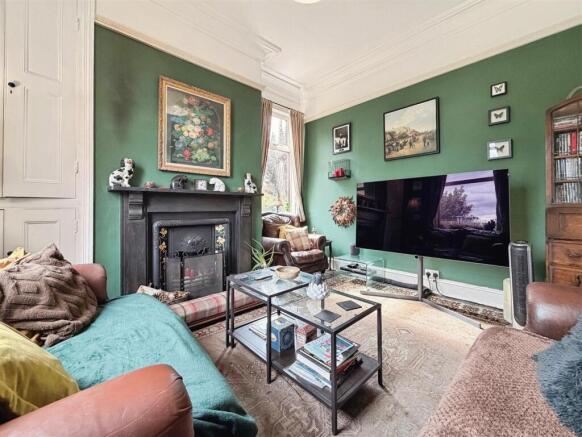 6 bed Detached for sale Image 3