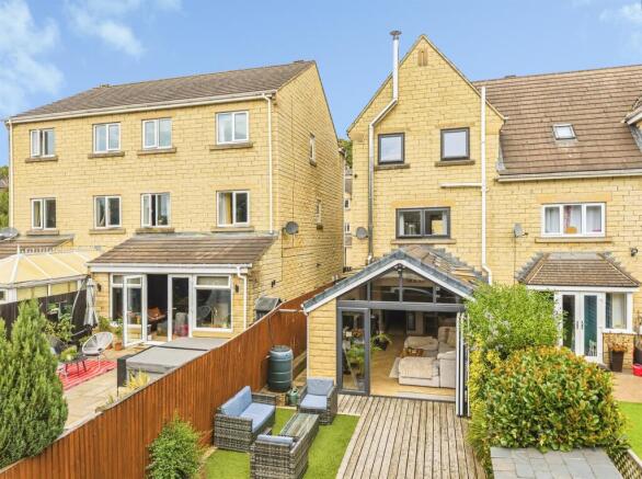 3 bed Town House for sale Image 5