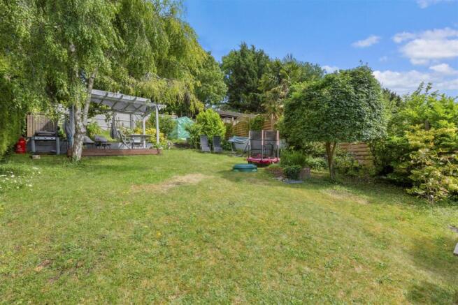 74 Carrington Rd, HP12 3HT-12.jpg