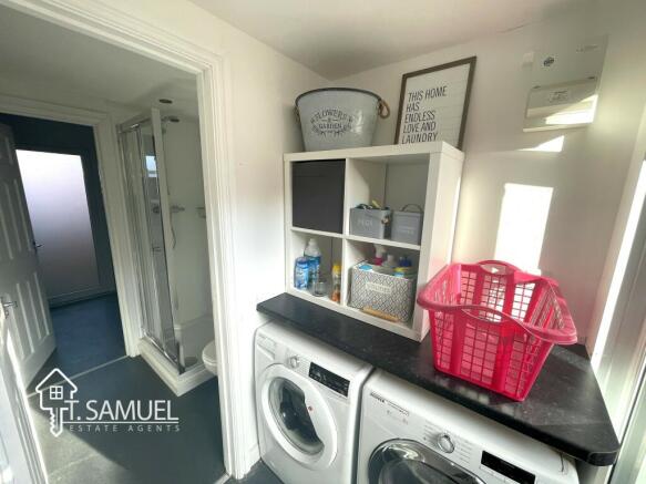 Utility room 3.JPG