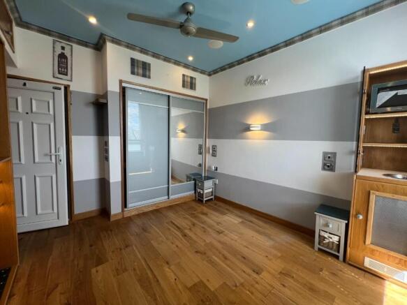 MAIN ROOM