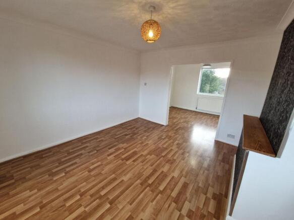 3 bed Flat to rent Image 6