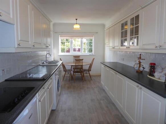 KITCHEN/BREAKFAST ROOM