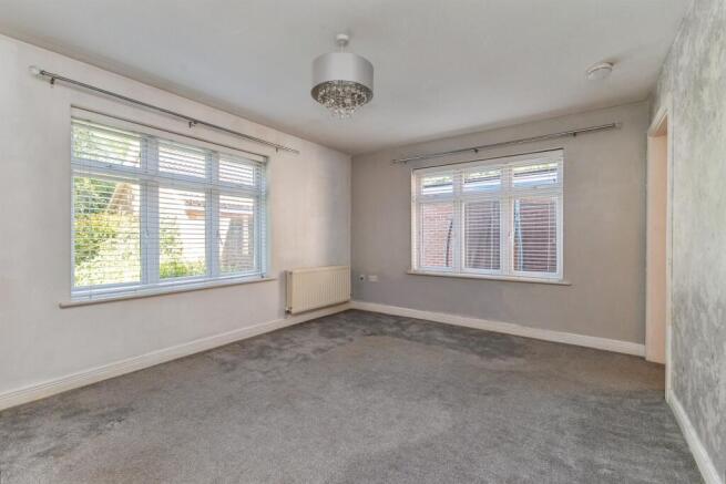 3 bed Ground Flat for sale Image 5