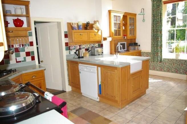 WITH BREAKFAST AREA