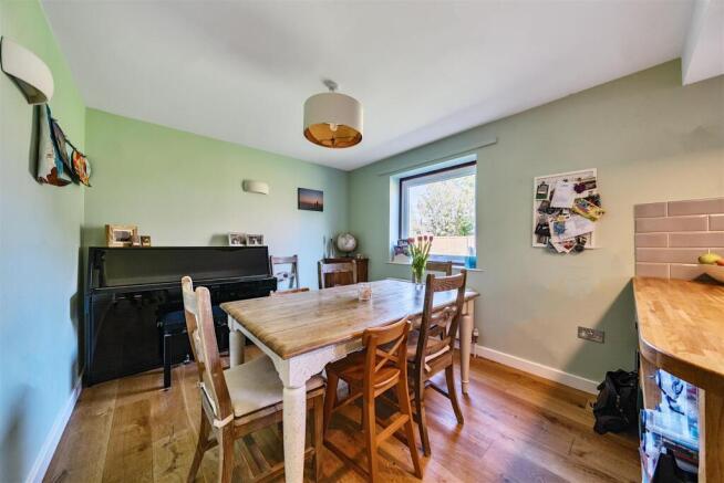 1285215 (4).jpg