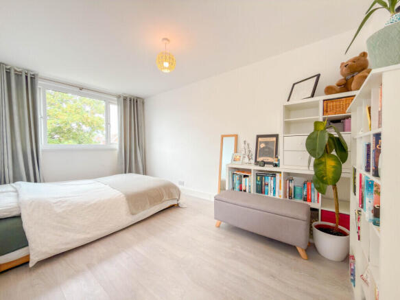 3 bed Semi-Detached for sale Image 8