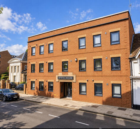 2-bed flat on Hyde Street, Hampshire, SO23, £450,000