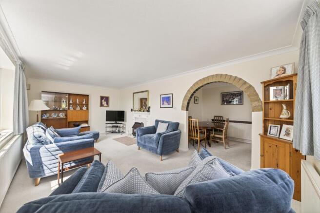 OPEN-PLAN LIVING DINING ROOM