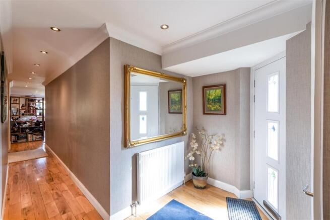 4 bed Bungalow for sale Image 10