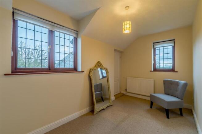 8487991-interior34.jpg