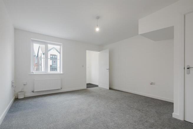 3 bed Terraced to rent Image 8