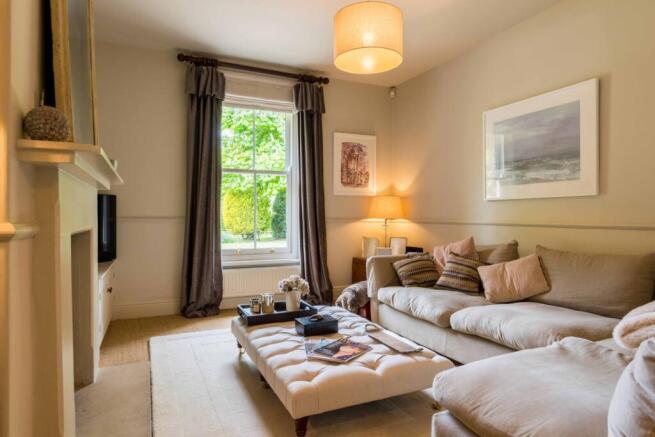 5 bed Detached for sale Image 12