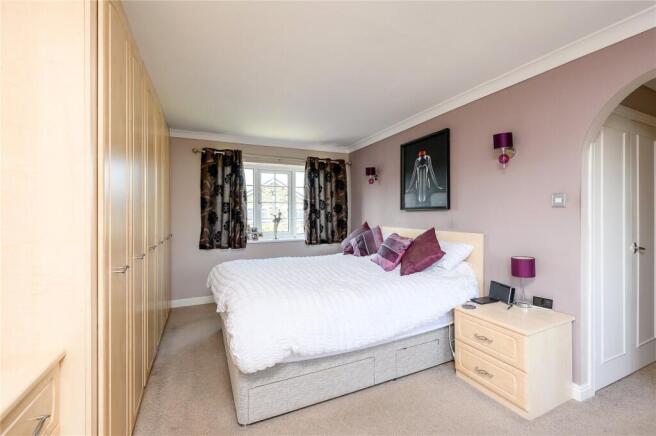 4 bed Detached for sale Image 10